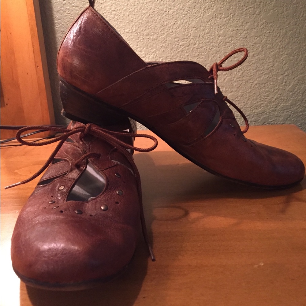 Fidji size 40 brown leather heeled loafers